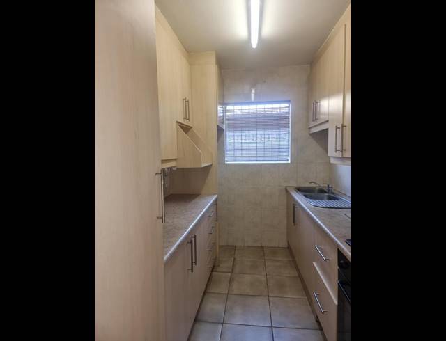 1 BEDROOM TOWNHOUSE FOR SALE IN MALVERN EAST EXT